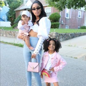 Meet your Posher, Yolfi